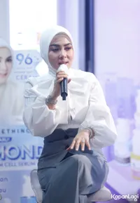 Foto Syahrini