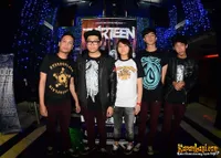Foto Thirteen Band