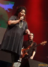 Foto Tike Priatnakusumah