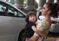 Foto Ussy Sulistiawaty