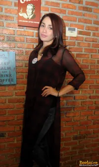 Foto Ussy Sulistiawaty