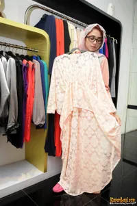 Foto Ussy Sulistiawaty