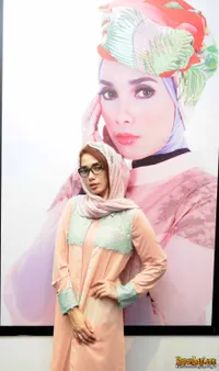 Foto Ussy Sulistiawaty