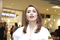 Foto Ussy Sulistiawaty