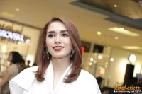 Foto Ussy Sulistiawaty