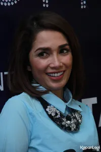 Foto Ussy Sulistiawaty