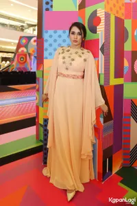 Foto Ussy Sulistiawaty