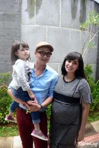 Foto Ussy Sulistiawaty