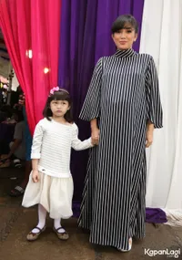 Foto Ussy Sulistiawaty