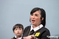 Foto Ussy Sulistiawaty