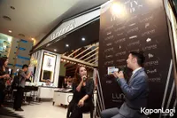 Foto Ussy Sulistiawaty