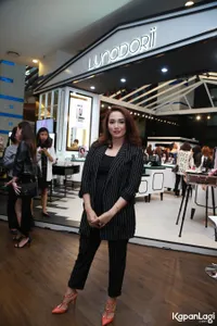 Foto Ussy Sulistiawaty