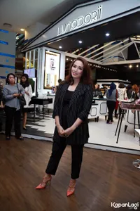 Foto Ussy Sulistiawaty