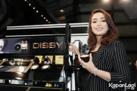 Foto Ussy Sulistiawaty