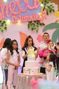 Foto Ussy Sulistiawaty