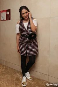 Foto Ussy Sulistiawaty