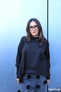 Foto Ussy Sulistiawaty