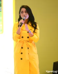 Foto Ussy Sulistiawaty