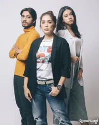 Foto Ussy Sulistiawaty