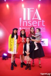 Foto Ussy Sulistiawaty