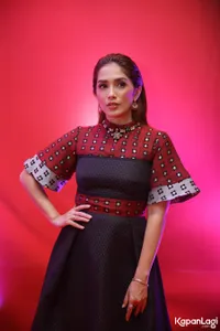 Foto Ussy Sulistiawaty