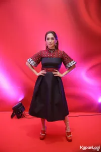 Foto Ussy Sulistiawaty