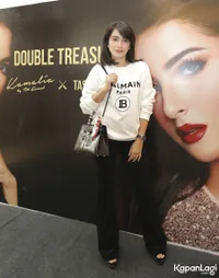 Foto Ussy Sulistiawaty