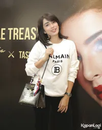 Foto Ussy Sulistiawaty