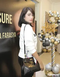 Foto Ussy Sulistiawaty