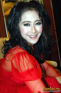 Foto Uut Permatasari