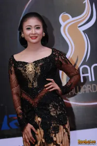 Foto Uut Permatasari