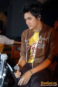 Foto Vicky Nitinegoro