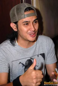 Foto Vicky Nitinegoro