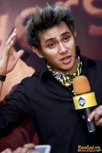 Foto Vicky Nitinegoro