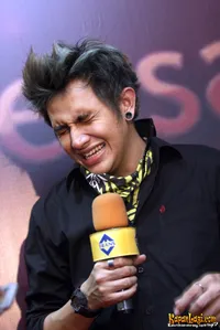 Foto Vicky Nitinegoro