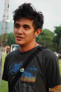 Foto Vicky Nitinegoro