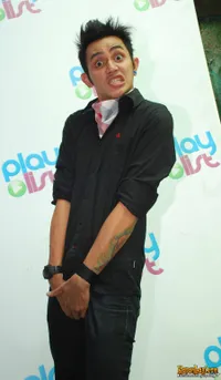 Foto Vicky Nitinegoro