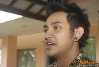 Foto Vicky Nitinegoro