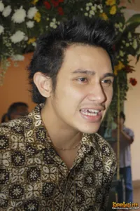 Foto Vicky Nitinegoro