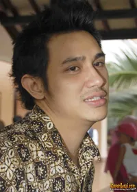 Foto Vicky Nitinegoro