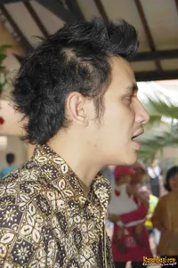 Foto Vicky Nitinegoro