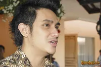 Foto Vicky Nitinegoro