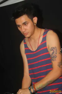 Foto Vicky Nitinegoro