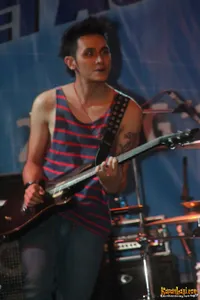 Foto Vicky Nitinegoro