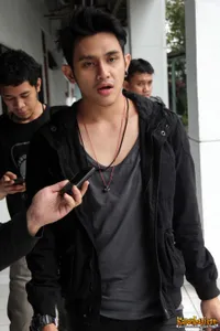 Foto Vicky Nitinegoro