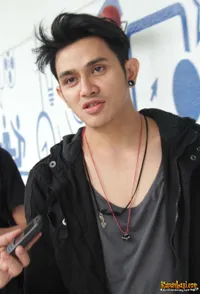 Foto Vicky Nitinegoro