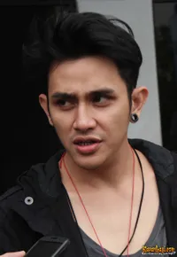 Foto Vicky Nitinegoro