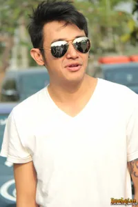 Foto Vicky Nitinegoro