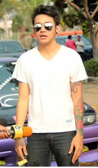 Foto Vicky Nitinegoro