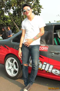 Foto Vicky Nitinegoro